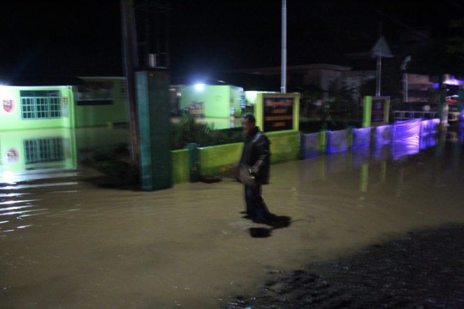 
					Banjir Luapan Sungai Rendam 3 Desa di Luwu