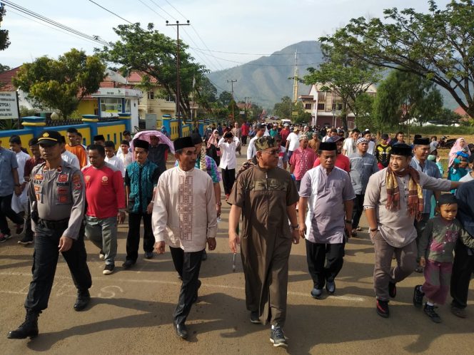 
					Husler ikut Pawai Hijrah Bersama Masyarakat Kecamatan Towuti