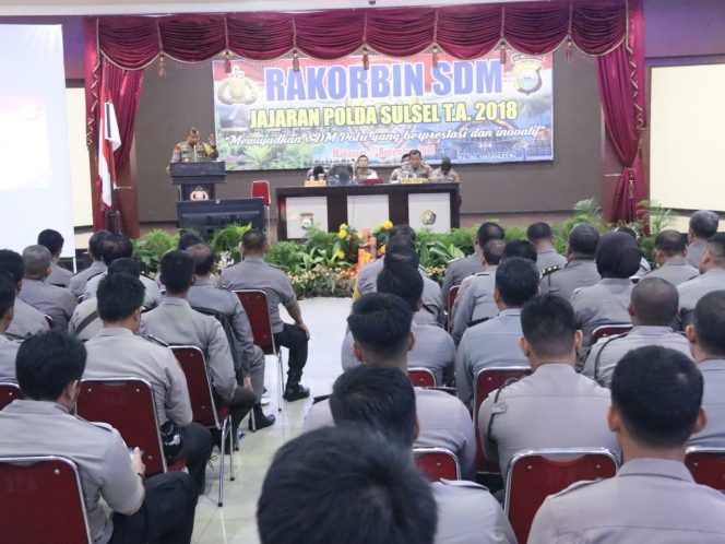 
					Rakorbin 2018, Kapolda Sulsel Ucapkan Terima kasih Kepada Jajaran SDM Polda Sulsel