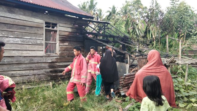 
					Tengah Rebus Air, Rumah Warga di Bawalipu Hangus Dilalap Api