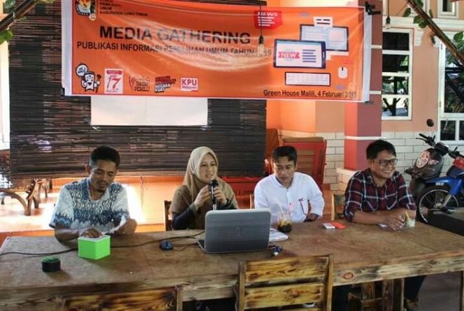 
					Di Media Gathering, KPUD Lutim : Kawal Pesta Demokrasi, Peran Media Penting