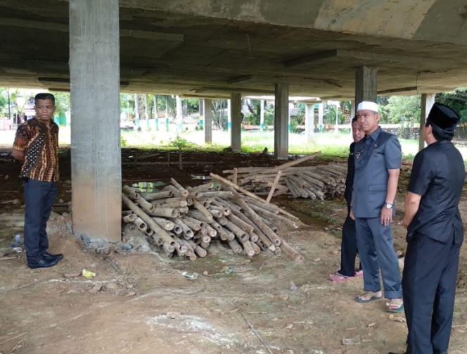 
					Salah satu proyek senilai Miliaran rupiah di Kota Malili yang pada Tahun 2018 (tahap 1) selesai. Tahun ini menunggu lanjutannya 
