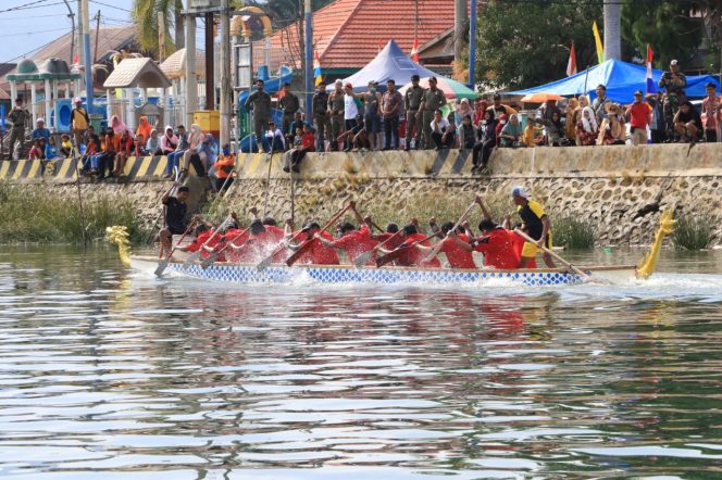 
					Lomba Perahu Naga di Malili Berlangsung Meriah, Hadiahnya 52 Juta Rupiah