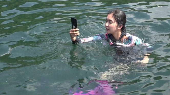 
					Wanita Cantik Ini Mengaku Terkesan Keindahan Danau Matano