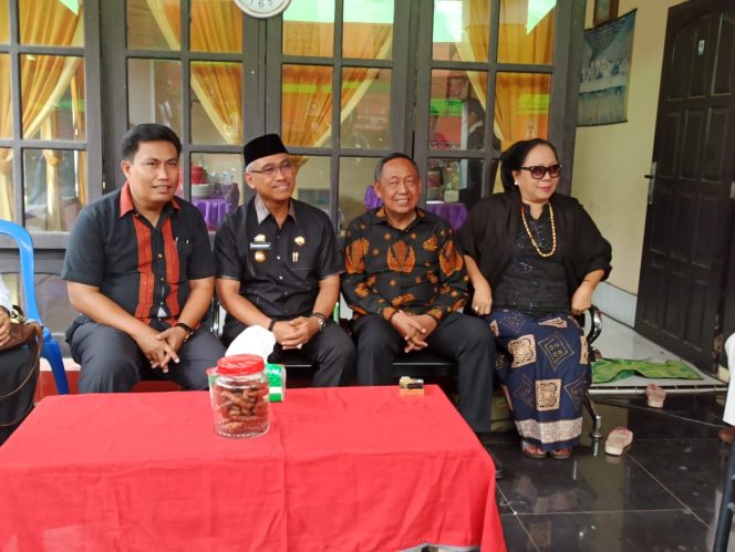 
					Warga Toraja Meninggal di Mangkutana, Dua Bupati Melayat