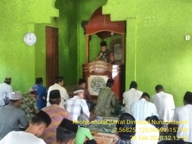 
					Patut Dicontoh, Babinsa di Angkona Jadi Khatib Sholat Jumat