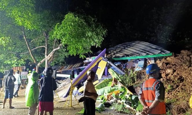 
					Di Tengah Wabah Corona, Lutim Ditimpa Bencana Longsor, 2 Orang Tewas Tertimbun