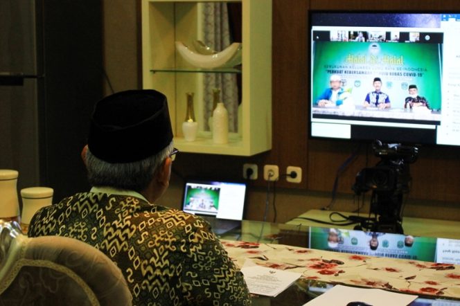 
					Bupati Lutim Sampaikan Laporan Warga Positif Covid di Depan Pengurus KKL Raya
