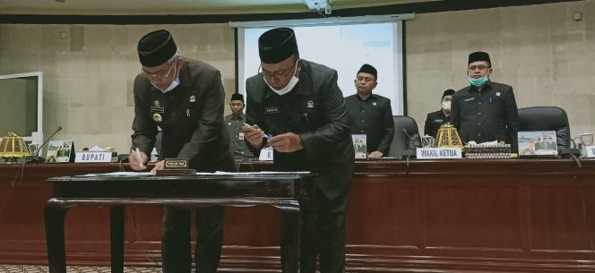 
					DPRD – Pemkab Luwu Timur Teken Persetujuan Bersama Ranperda Pertanggungjawaban Pelaksanaan APBD 2019