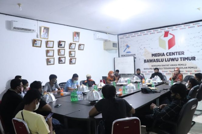 
					Bincang Hangat Ala Bawaslu dan Awak Media di Lutim