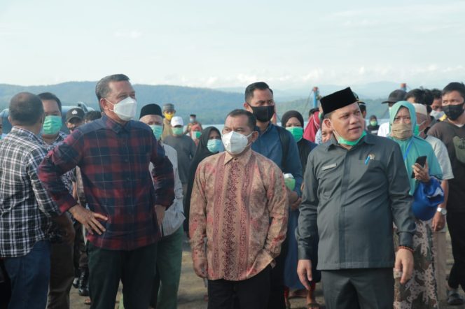 
					Kunjungan Gubernur Sulsel Dilima Desa Seberang Danau Towuti