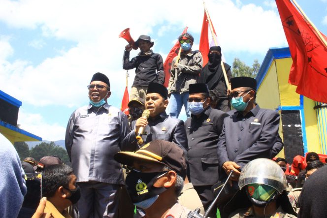 
					Jayadi Nas Terima Aspirasi Buruh dan Mahasiswa Saat Demo di DPRD Luwu Timur