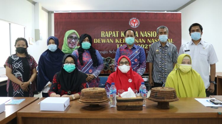 Hut ke 41 Secara Virtual, Ketua Dekranasda Lutim Minta Perajin Terus Berkarya