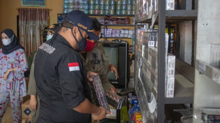 Bea Cukai dan Satpol PP Lutim Gelar Opsar, Sasarannya Rokok Ilegal