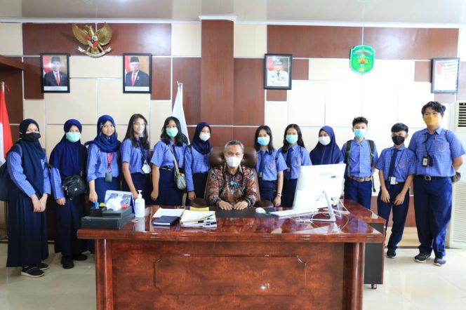 
					Siswa SMP YPS Singkole Sorowako Bertemu Dengan Wabup Lutim, Dalam Rangka Ini