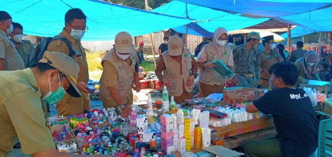 
					Tim Korwas Obat dan Makanan Temukan Kosmetik Kadaluarsa di Pasar Wonorejo