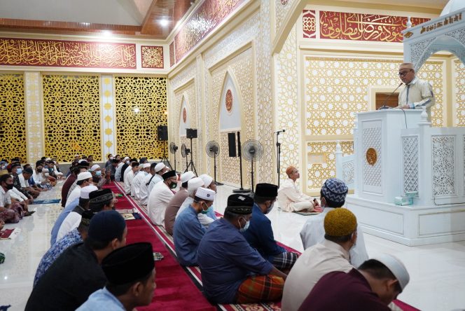
					Di Sambutan Tarawih Perdananya, Bupati Lutim Berencana Akan Bangun Islamic Center