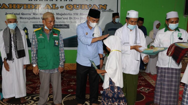 Bupati Lutim Hadiri Wisuda 101 Hafidz Qur’an Ponpes Al Mujahidin
