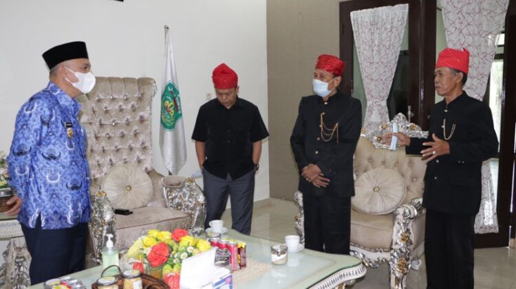 Warga Pamona Ingin Rapat Akbar, Pemangku Adat Temui Bupati