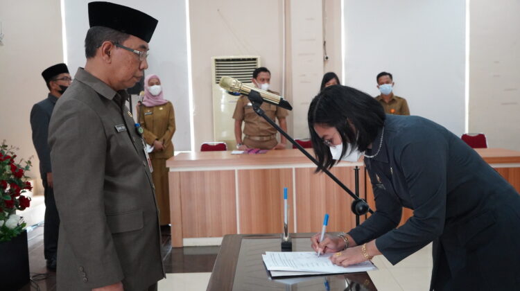 Sekda Lutim Lantik 56 Pejabat Fungsional