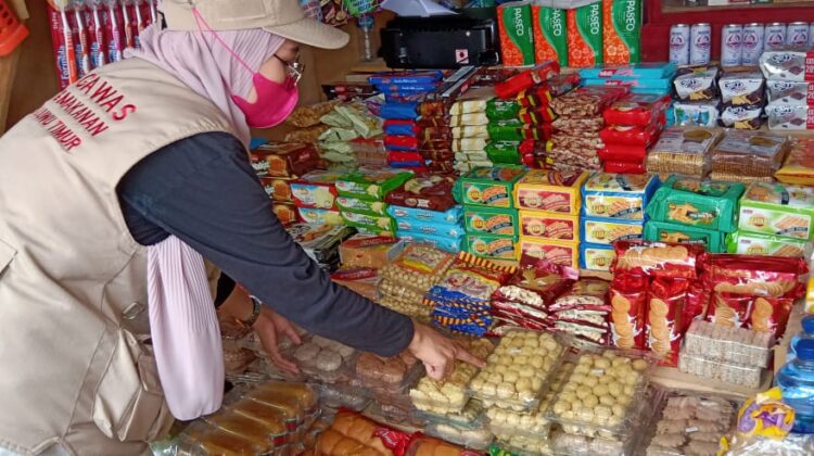 Di Wotu dan Tomtim Ada Pedagang Jual Makanan Kadaluarsa
