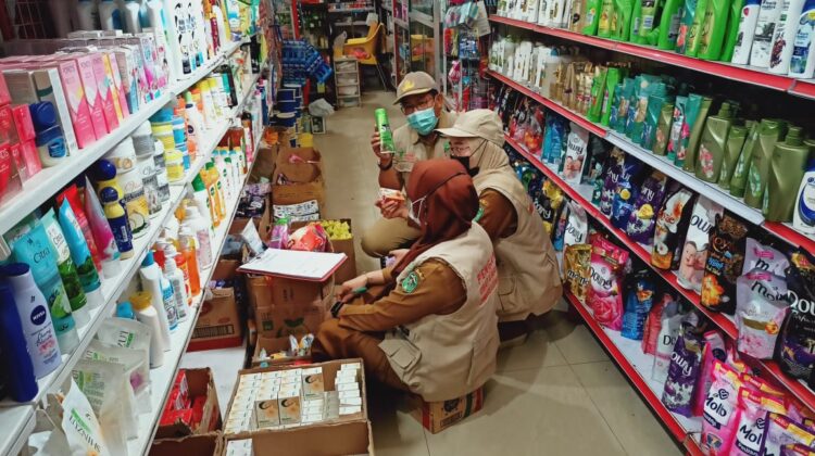 Hampir di Seluruh Wilayah Lutim, Pedagang Masih Jual Barang Kadaluarsa