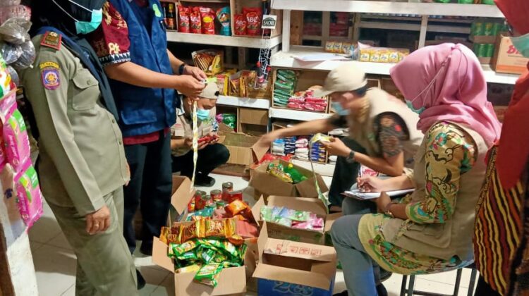 Tim Pengawas  Masih Temukan Pedagang Jual Mamin Kadaluarsa, Kini di Wasuponda