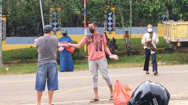 Moment Toko Jaya Perkasa Malili Berbagi Dengan Anak Yatim