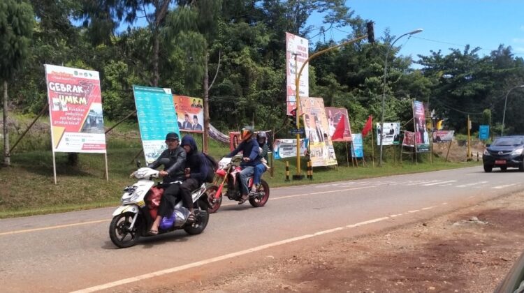 Spanduk dan Baliho Terpasang Amburadul, Rusak Estetika Kota Malili
