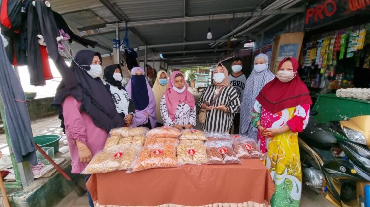 60 Tahun Baru Rasakan Masjid Dengan Sangat Nyaman, Warga Kirim Olahan Makanan ke Nurdin Abdullah
