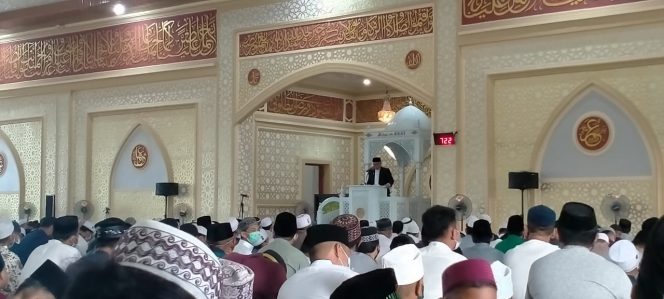 
					Di Khutbah Idul Fitri, Bupati Lutim Ajak Warga Doakan Mendiang Husler