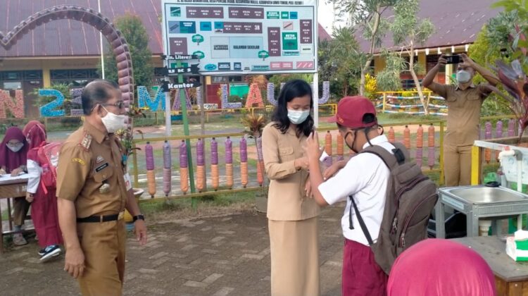 Kadis Pendidikan Lutim Pantau Proses PTM di SDN 238 Mallaulu : Semua Harus Sesuai Protkes