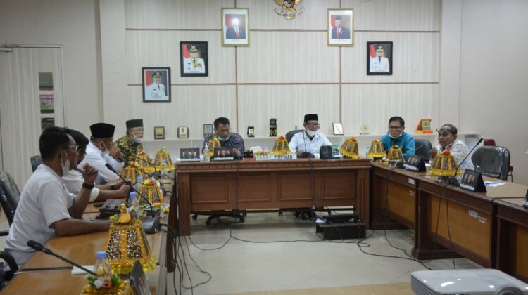 DPRD Kolut Berguru ke Lutim Terkait Kendaraan Dinas Kades