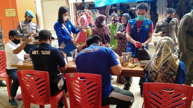 Disdagkop Lutim Tera Ulang Alat Ukur Pedagang di Seluruh Kecamatan