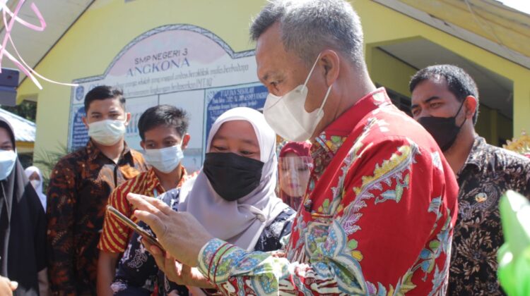 Absensi Digital Kini Berlaku di SMP 3 Angkona