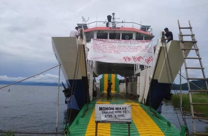 
					Warga Segel KMP Pangkilang, Nitizen : Ini Kapal Niaga Bukan Katinting
