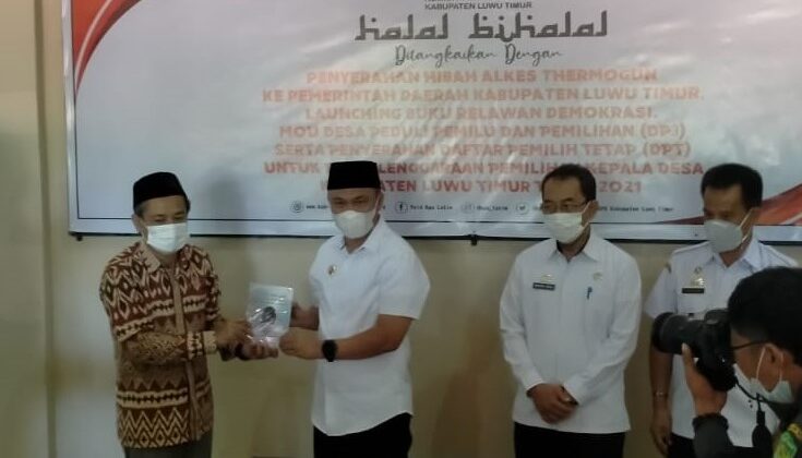 KPU Lutim Gelar Halal Bihalal dan Serahkan Hibah Alkes ke Pemkab Lutim