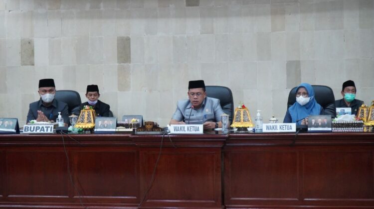 Pandangan Umum Fraksi DPRD Lutim Terhadap LPj APBD tahun 2020