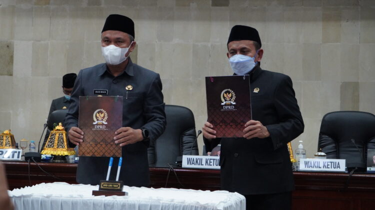 Paripurna DPRD Lutim, Bupati Serahkan Empat Ranperda