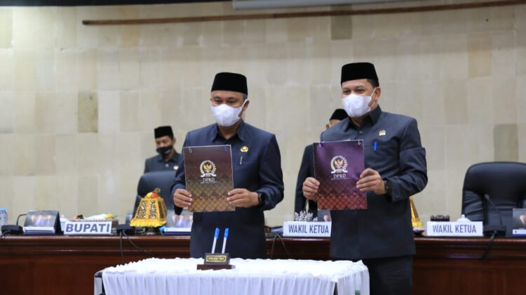 Sidang Paripurna DPRD Lutim Setujui Empat Buah Ranperda