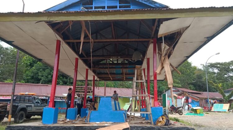 Halte Bus di Terminal Lama Malili Dibongkar Oleh Dishub