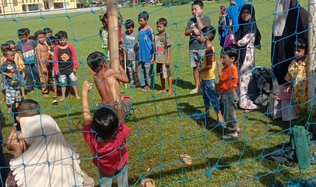 Serunya Anak-anak di Balantang Lomba Panjat Pohon Pisang