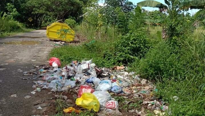 Persoalan Sampah Numpuk di Jalan, Kades Puncak Indah : Kami Dilema