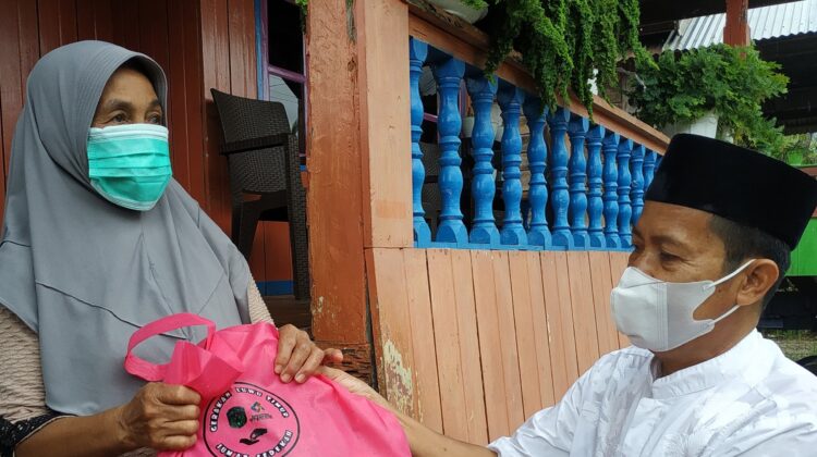 Jum’at Sedekah Setdakab Lutim Menyasar Dua Desa