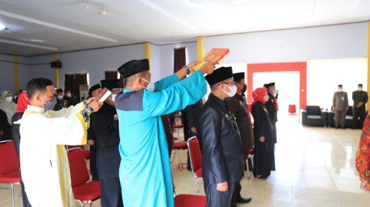 Sekda Lantik 49 Kepala Sekolah di Lutim