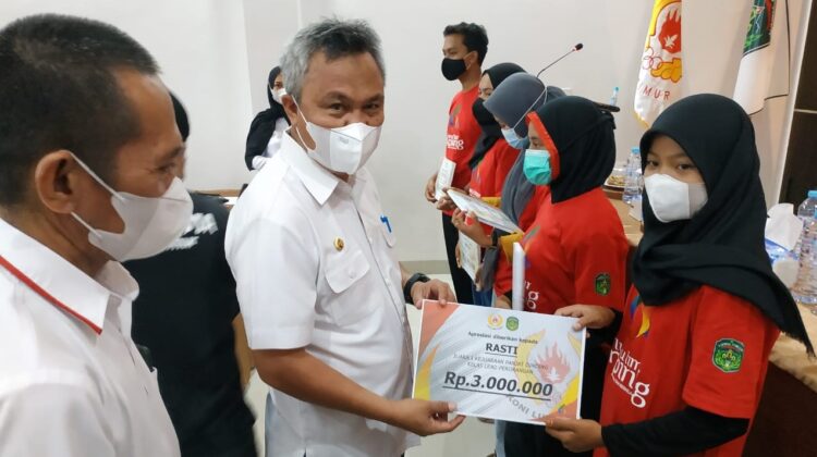 KONI Lutim Berikan Apresiasi Atlet Peraih Medali Emas, Bonusnya Jutaan Rupiah