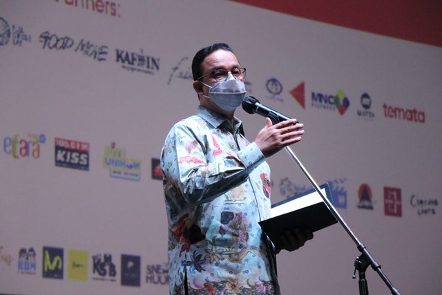 Gubernur DKI Jakarta, Anies Baswedan memberikan sambutan pada Pembukaan Jakarta Film Week 2021, Kamis (18/11) malam. Foto: Dok: Pemprov DKI Jakarta