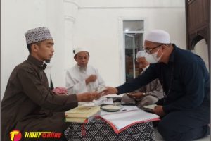 Bupati Lutim Tunaikan Kewajiban Sebagai Umat Muslim