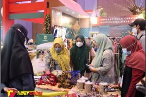 Pengunjung di Pameran Craft Tertarik Produk IKM Dekranasda Luwu Timur
