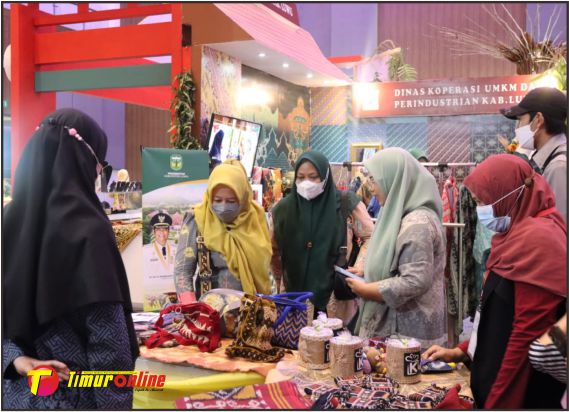 Pengunjung di Pameran Craft Tertarik Produk IKM Dekranasda Luwu Timur